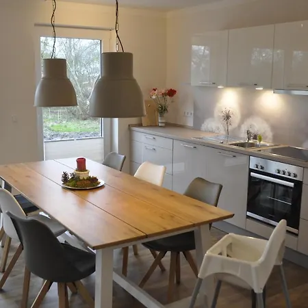 Ferienhaus Sommersonne, Hof Zur Sonnenseite Fehmarn, 4 Sterne 度假居 费马恩